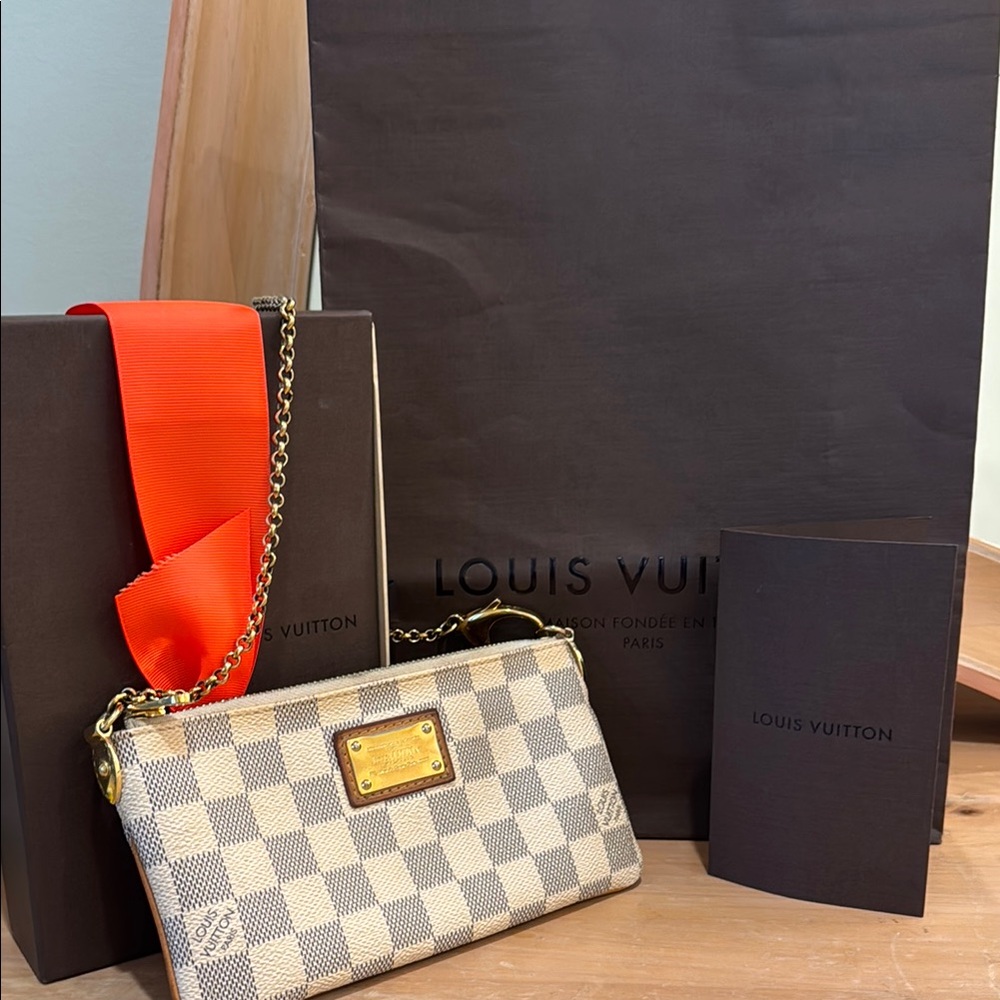 Louis Vuitton Pouchette Milla - Picture 5 of 10